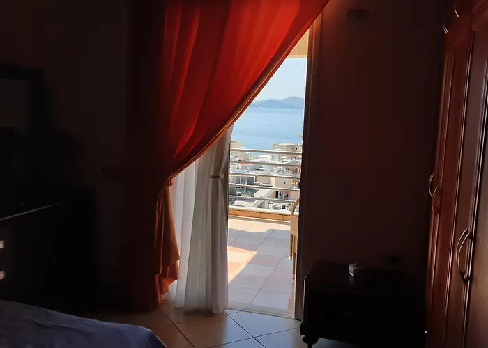 Lumturie's 360 Sea View Appartement *